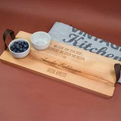 Personalisiertes XL Servierbrett 'Liebe' aus Buchenholz mit Ledergriffen - graviert mit Wunschtext