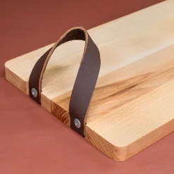 Personalisiertes XL-Servierbrett aus gedämpftem Buchenholz mit Ledergriffen – Grillmotiv & Wunschtext