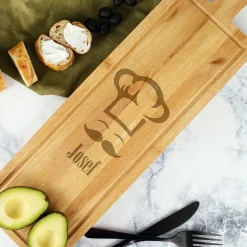 Personalisiertes XXXL Servierbrett aus gedämpftem Buchenholz - graviert mit Name und Chefkoch-Motiv
