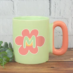 Personalisierte Tasse mit Blume & Initiale | Bunter Porzellan Kaffeebecher von Ritzenhoff & Breker