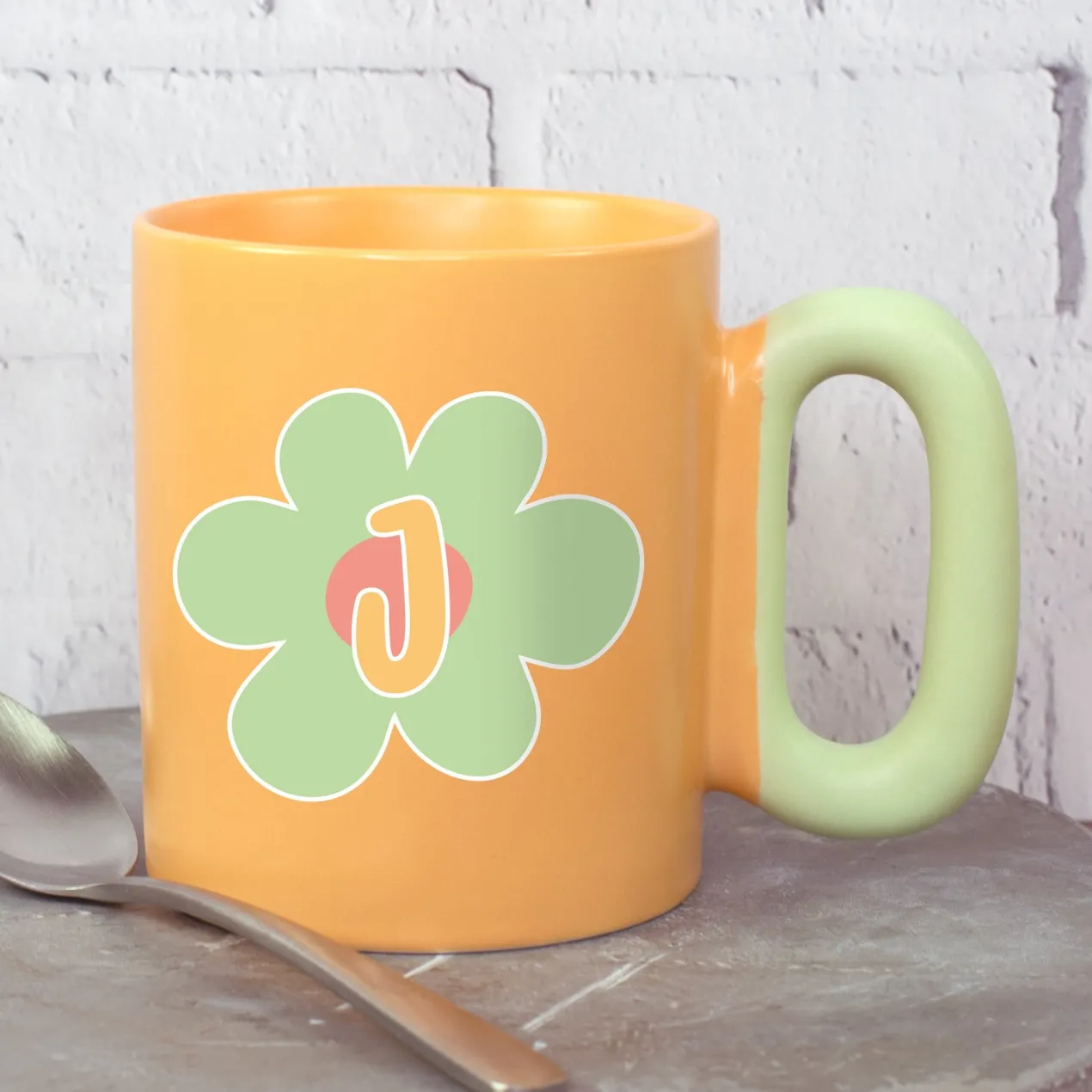 Personalisierte Tasse mit Blume & Initiale | Bunter Porzellan Kaffeebecher von Ritzenhoff & Breker