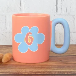 Personalisierte Tasse mit Blume & Initiale | Bunter Porzellan Kaffeebecher von Ritzenhoff & Breker