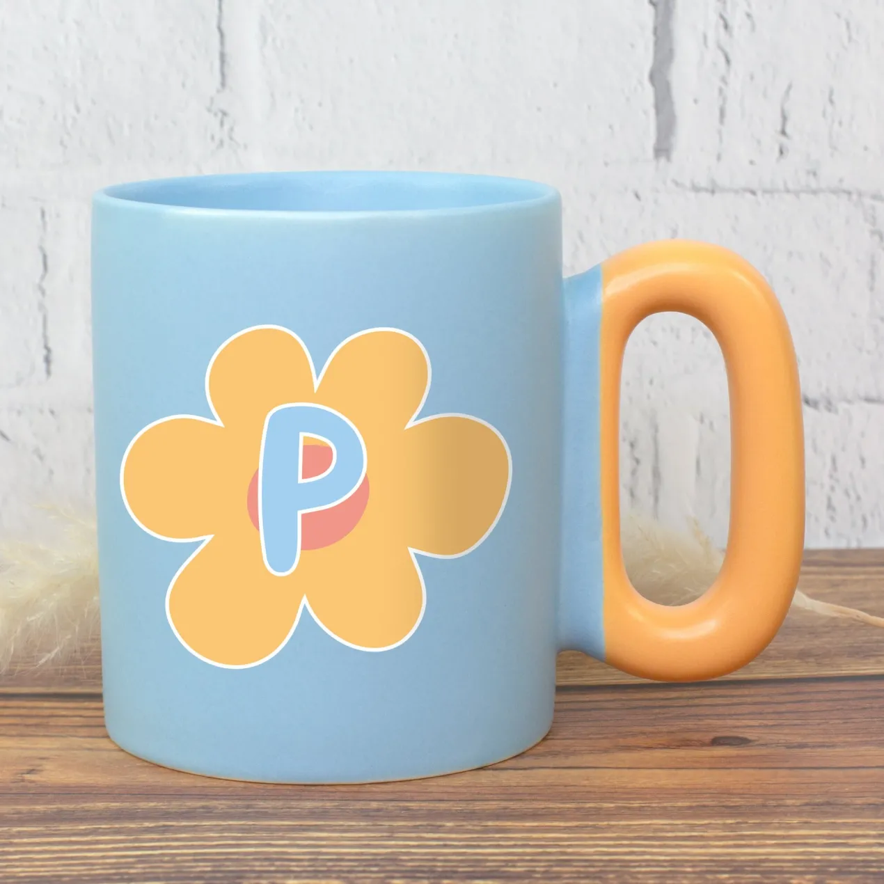 Personalisierte Tasse mit Blume & Initiale | Bunter Porzellan Kaffeebecher von Ritzenhoff & Breker