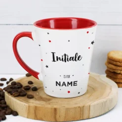Personalisierte Tasse mit großer Initiale, Wunschnamen & bunten Sternen