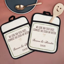 Personalisierte Topflappen im 2er Set mit Grifftasche & Silikonrückseite | Wo Liebe den Tisch deckt
