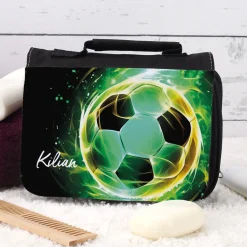 Personalisierte Waschtasche für Jungen mit coolem Fußballmotiv | Kulturbeutel mit Name
