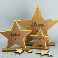 Personalisierte Weihnachtsfigur aus Holz mit Gravur & Goldrand | Stern, Engel oder Tannenbaum