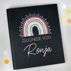Personalisierte Zeugnismappe aus Leinen mit Name und Regenbogenmotiv | Farbauswahl