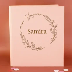 Personalisierte Zeugnismappe aus Leinen graviert mit Name und floralem Line Art Motiv | Farbauswahl