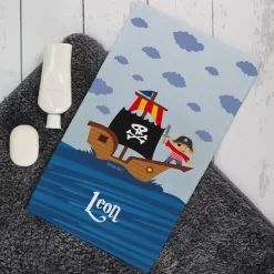 Piratenhandtuch in zwei Größen mit Name bedruckt