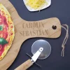 Pizzabrett - Love - mit Namensgravur zur Hochzeit oder zum Einzug