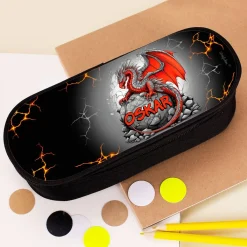 Praktische Stiftebox mit rotem Drache und Name