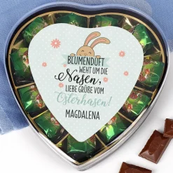 Pralinenherz zu Ostern mit süßem Hasen und Namensaufdruck