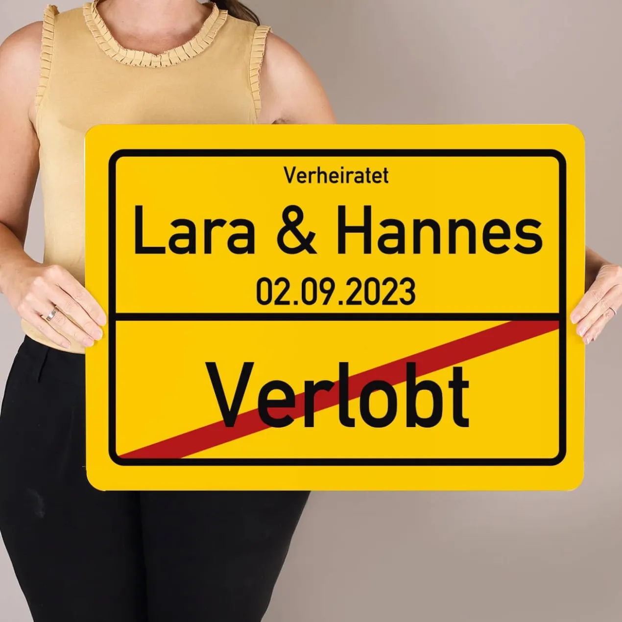 PVC-Schild zur Hochzeit mit Namen und Datum