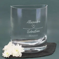 Romantische Hochzeitsvase mit geschwungenem Herz, Ihren Wunschnamen und einem Hochzeitsdatum