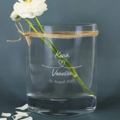 Romantische Hochzeitsvase mit geschwungenem Herz, Ihren Wunschnamen und einem Hochzeitsdatum
