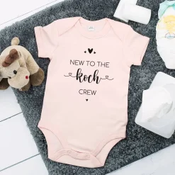 Rosa Babybody -New to the Crew- persönlich bedruckt