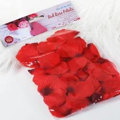 Rote Rosenblütenblätter