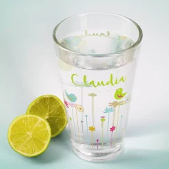Saftglas mit Frühlingsblumen und Ihrem Namen