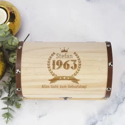 Schatztruhe zum Geburtstag mit Name, Jahreszahl und Wunschtext