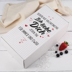 Scheiß auf Valentinstag Ich liebe Dich jeden Tag - Geschenkbox zum Valentinstag mit Wunschtext