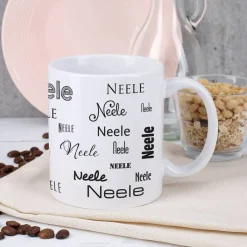schlichte Tasse mit Ihrem Wunschnamen - schwarz und weiß