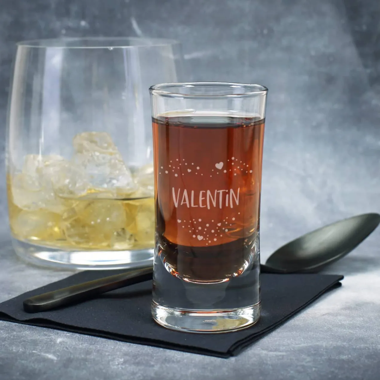 Schnapsglas mit Herzmotiv und Name