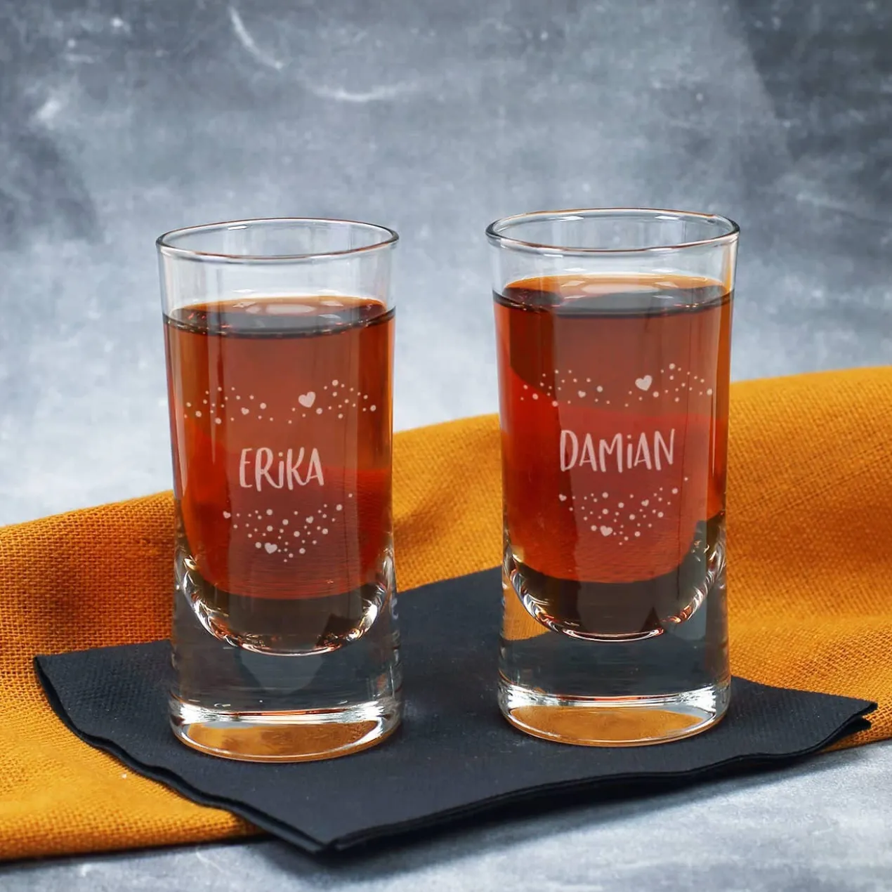 Schnapsglas mit Herzmotiv und Name