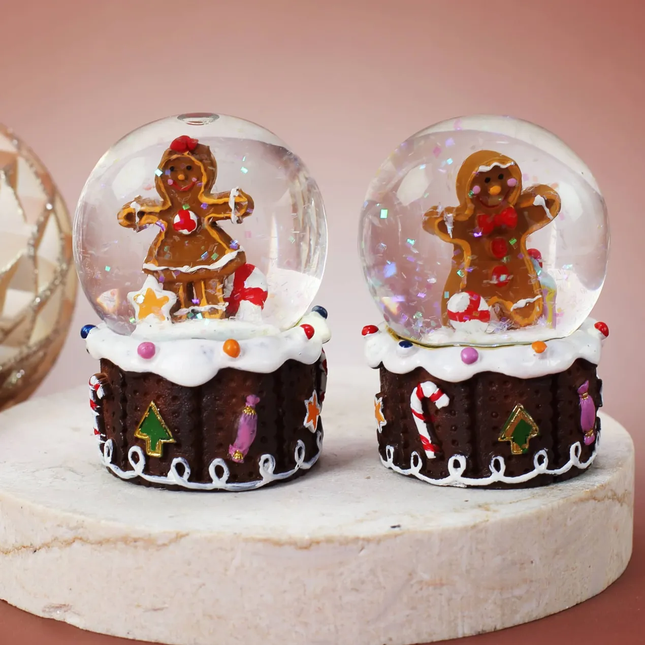 Schneekugel Lebkuchen-Mädchen und Junge