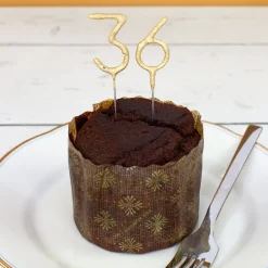 Schokoladen Brownie Kuchen in der Dose zum Geburtstag in Bäckerqualität mit Alter personalisiert