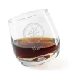 Schräges Whiskeyglas mit Kompass und Namen graviert