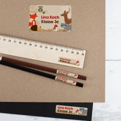 Schulaufkleber mit Name und Tieren des Waldes