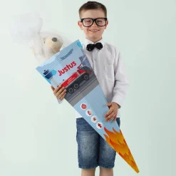 Schultüte für Jungen mit Flughafen-Feuerwehr und Name