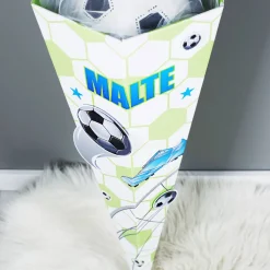 Schultüte mit 3D-Fußballmotiv und Name