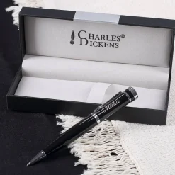 Schwarzer Charles Dickens Kugelschreiber mit edler Namensgravur
