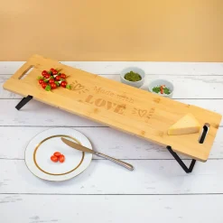 Servierbrett aus Bambus mit klappbaren Standfüßen & Gravur 'Made with Love' | Geschenk für Paare
