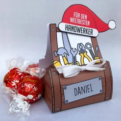 Süßer Weihnachtsgruß - Werkzeugkasten mit Name und Lindorkugeln