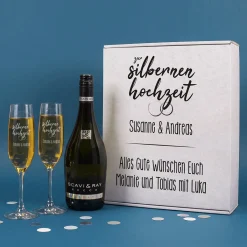 Silberhochzeits-Secco und zwei gravierte Sektgläser in einer Box