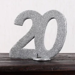 Silberne Dekozahl 20 zum Geburtstag für Tischdekoration