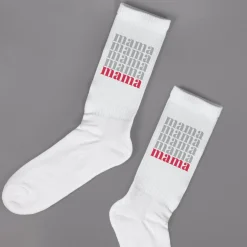 Socken für Mama mit Schriftzug in weiß als Muttertagsgeschenk | Modernes Motiv und Größenauswahl