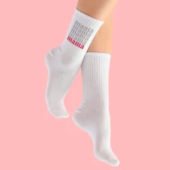 Socken für Mama mit Schriftzug in weiß als Muttertagsgeschenk | Modernes Motiv und Größenauswahl