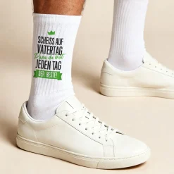 Socken für Papa mit Spruch - Papa du bist jeden Tag der Beste | Weiße Sportsocken als Vatertagsgeschenk