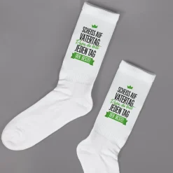 Socken für Papa mit Spruch - Papa du bist jeden Tag der Beste | Weiße Sportsocken als Vatertagsgeschenk