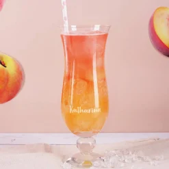 Sommerliches Pfirsichlikör-Set für Frauen mit Cocktailglas und Name