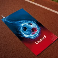 Sporthandtuch personalisiert mit Name als Geschenk für Fußballer | Sport Handtuch mit Fußball Motiv