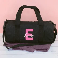 Sporttasche mit Name & Initiale personalisiert als Geschenk | Reisetasche für Freizeit & Sport