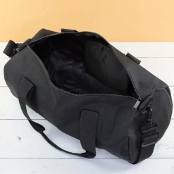 Sporttasche mit Name & Initiale personalisiert als Geschenk | Reisetasche für Freizeit & Sport