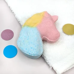 Sprudelnde Badebombe | Regenbogen Einhorn mit Erdbeerduft