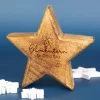Stern aus Holz mit personalisierter Gravur als Dekoration | Glücksstern Geschenk