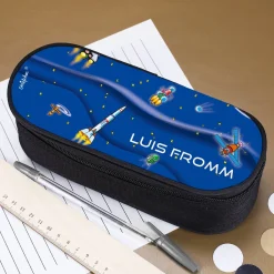 Stiftebox als Federmäppchen mit Raketen im Weltraum Motiv und Name personalisiert